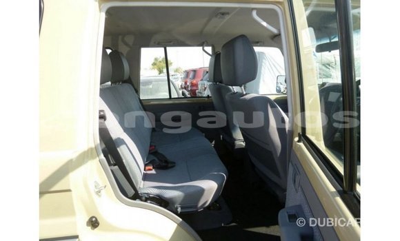 Buy Import Toyota Land Cruiser Beige Car in Import - Dubai in Enga Buy Import Toyota Land Cruiser Beige Car in Import - Dubai in Enga