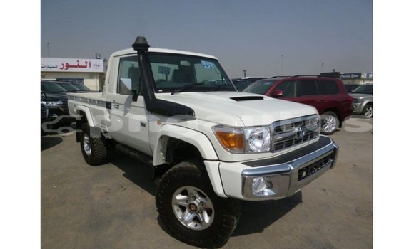Buy Import Toyota Land Cruiser White Car in Import - Dubai in Enga Buy Import Toyota Land Cruiser White Car in Import - Dubai in Enga