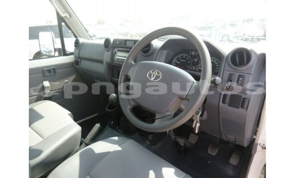 Buy Import Toyota Land Cruiser White Car in Import - Dubai in Enga Buy Import Toyota Land Cruiser White Car in Import - Dubai in Enga