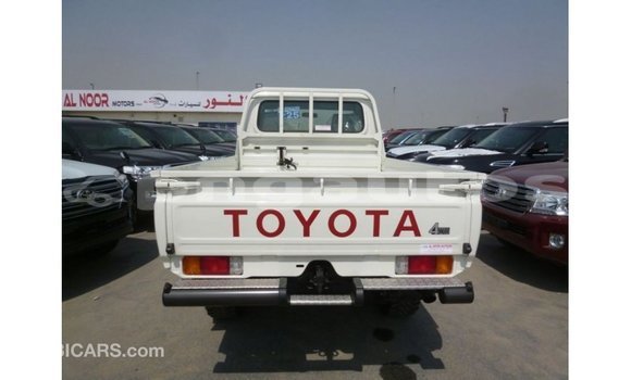 Buy Import Toyota Land Cruiser White Car in Import - Dubai in Enga Buy Import Toyota Land Cruiser White Car in Import - Dubai in Enga
