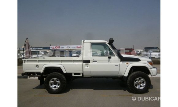Buy Import Toyota Land Cruiser White Car in Import - Dubai in Enga Buy Import Toyota Land Cruiser White Car in Import - Dubai in Enga