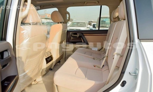 Buy Import Toyota Land Cruiser White Car in Import - Dubai in Enga Buy Import Toyota Land Cruiser White Car in Import - Dubai in Enga