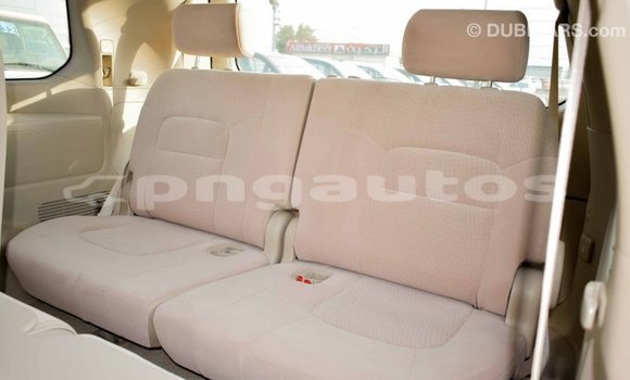 Buy Import Toyota Land Cruiser White Car in Import - Dubai in Enga Buy Import Toyota Land Cruiser White Car in Import - Dubai in Enga
