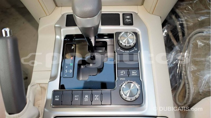 Big with watermark toyota land cruiser enga import dubai 4627