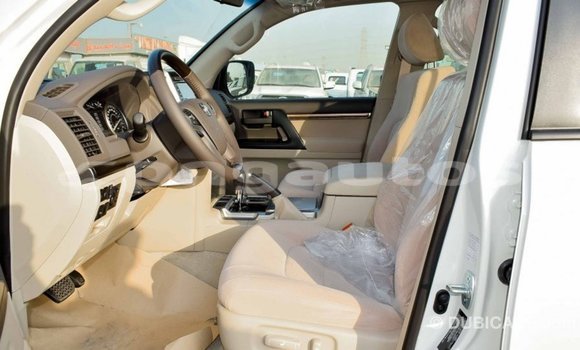 Buy Import Toyota Land Cruiser White Car in Import - Dubai in Enga Buy Import Toyota Land Cruiser White Car in Import - Dubai in Enga