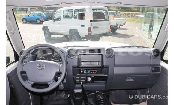 Buy Import Toyota Land Cruiser White Car in Import - Dubai in Enga Buy Import Toyota Land Cruiser White Car in Import - Dubai in Enga