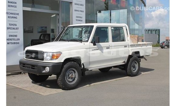 Buy Import Toyota Land Cruiser White Car in Import - Dubai in Enga Buy Import Toyota Land Cruiser White Car in Import - Dubai in Enga