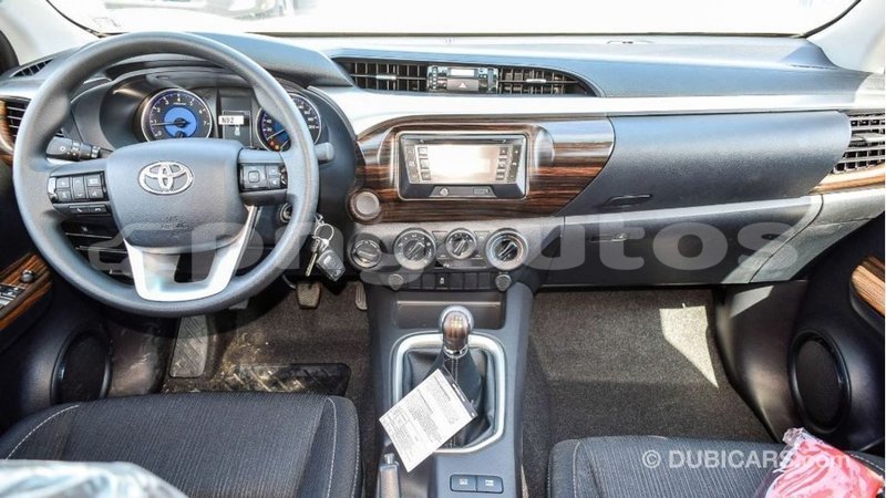 Big with watermark toyota hilux enga import dubai 4635