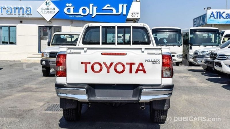 Big with watermark toyota hilux enga import dubai 4635