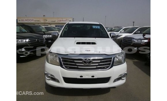 Buy Import Toyota Hilux White Car in Import - Dubai in Enga Buy Import Toyota Hilux White Car in Import - Dubai in Enga