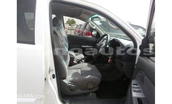 Buy Import Toyota Hilux White Car in Import - Dubai in Enga Buy Import Toyota Hilux White Car in Import - Dubai in Enga