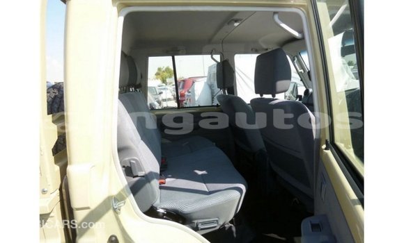 Buy Import Toyota Land Cruiser Beige Car in Import - Dubai in Enga Buy Import Toyota Land Cruiser Beige Car in Import - Dubai in Enga