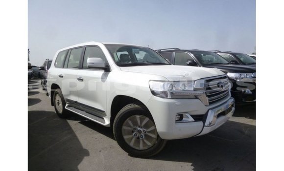 Buy Import Toyota Land Cruiser White Car in Import - Dubai in Enga Buy Import Toyota Land Cruiser White Car in Import - Dubai in Enga