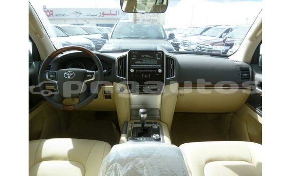 Buy Import Toyota Land Cruiser White Car in Import - Dubai in Enga Buy Import Toyota Land Cruiser White Car in Import - Dubai in Enga