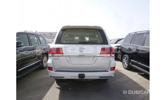 Buy Import Toyota Land Cruiser White Car in Import - Dubai in Enga Buy Import Toyota Land Cruiser White Car in Import - Dubai in Enga