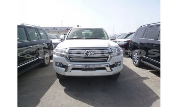 Buy Import Toyota Land Cruiser White Car in Import - Dubai in Enga Buy Import Toyota Land Cruiser White Car in Import - Dubai in Enga