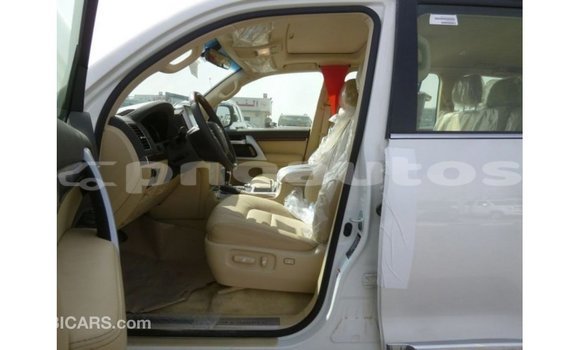 Buy Import Toyota Land Cruiser White Car in Import - Dubai in Enga Buy Import Toyota Land Cruiser White Car in Import - Dubai in Enga