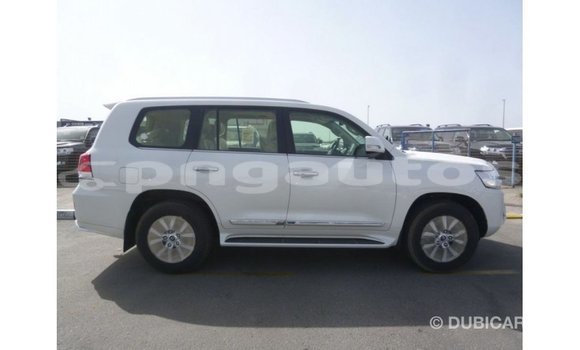 Buy Import Toyota Land Cruiser White Car in Import - Dubai in Enga Buy Import Toyota Land Cruiser White Car in Import - Dubai in Enga
