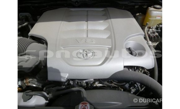 Buy Import Toyota Land Cruiser White Car in Import - Dubai in Enga Buy Import Toyota Land Cruiser White Car in Import - Dubai in Enga