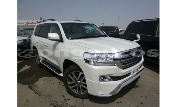 Buy Import Toyota Land Cruiser White Car in Import - Dubai in Enga Buy Import Toyota Land Cruiser White Car in Import - Dubai in Enga
