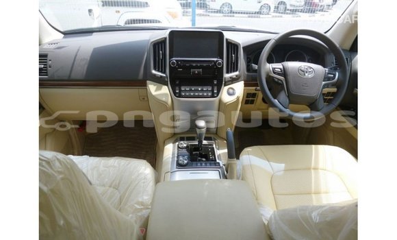 Buy Import Toyota Land Cruiser White Car in Import - Dubai in Enga Buy Import Toyota Land Cruiser White Car in Import - Dubai in Enga
