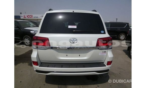 Buy Import Toyota Land Cruiser White Car in Import - Dubai in Enga Buy Import Toyota Land Cruiser White Car in Import - Dubai in Enga