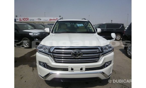 Buy Import Toyota Land Cruiser White Car in Import - Dubai in Enga Buy Import Toyota Land Cruiser White Car in Import - Dubai in Enga