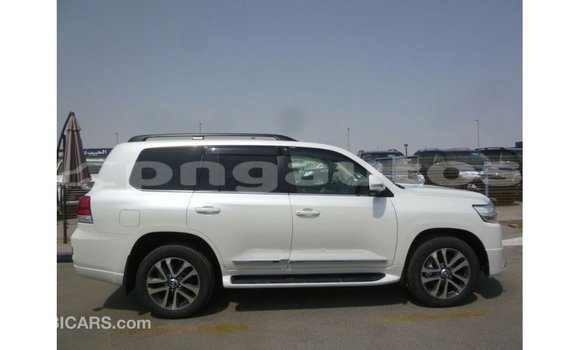 Buy Import Toyota Land Cruiser White Car in Import - Dubai in Enga Buy Import Toyota Land Cruiser White Car in Import - Dubai in Enga