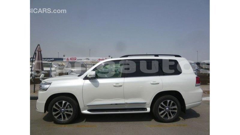 Big with watermark toyota land cruiser enga import dubai 4641