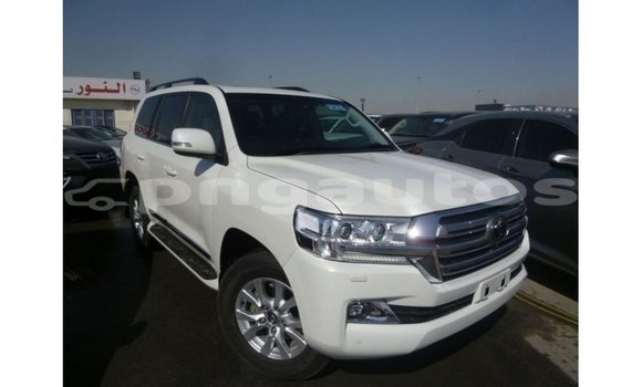 Buy Import Toyota Land Cruiser White Car in Import - Dubai in Enga Buy Import Toyota Land Cruiser White Car in Import - Dubai in Enga