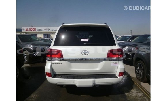 Buy Import Toyota Land Cruiser White Car in Import - Dubai in Enga Buy Import Toyota Land Cruiser White Car in Import - Dubai in Enga