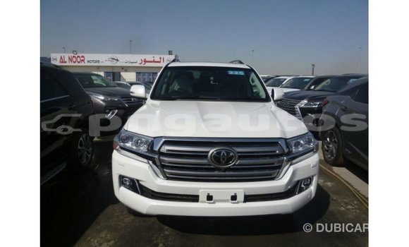 Buy Import Toyota Land Cruiser White Car in Import - Dubai in Enga Buy Import Toyota Land Cruiser White Car in Import - Dubai in Enga