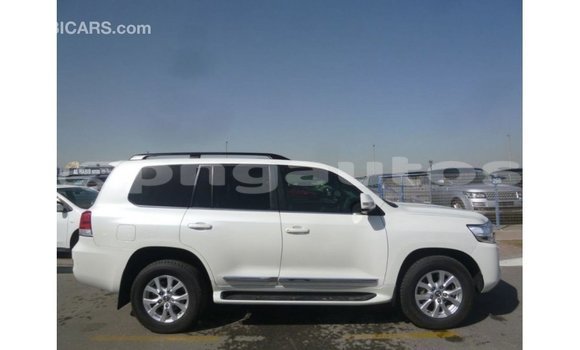 Buy Import Toyota Land Cruiser White Car in Import - Dubai in Enga Buy Import Toyota Land Cruiser White Car in Import - Dubai in Enga