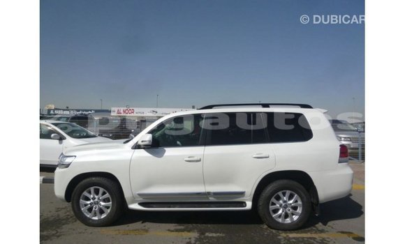 Buy Import Toyota Land Cruiser White Car in Import - Dubai in Enga Buy Import Toyota Land Cruiser White Car in Import - Dubai in Enga