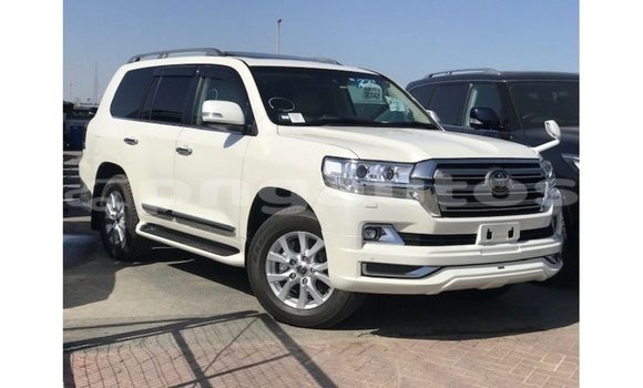 Buy Import Toyota Land Cruiser White Car in Import - Dubai in Enga Buy Import Toyota Land Cruiser White Car in Import - Dubai in Enga