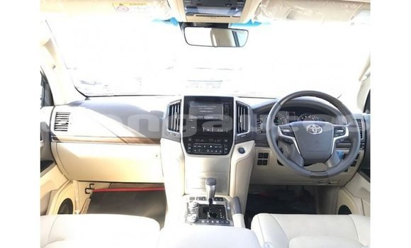 Buy Import Toyota Land Cruiser White Car in Import - Dubai in Enga Buy Import Toyota Land Cruiser White Car in Import - Dubai in Enga