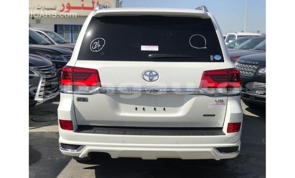 Buy Import Toyota Land Cruiser White Car in Import - Dubai in Enga Buy Import Toyota Land Cruiser White Car in Import - Dubai in Enga