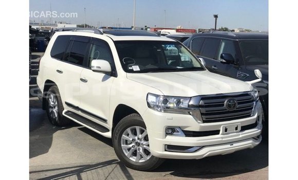 Buy Import Toyota Land Cruiser White Car in Import - Dubai in Enga Buy Import Toyota Land Cruiser White Car in Import - Dubai in Enga