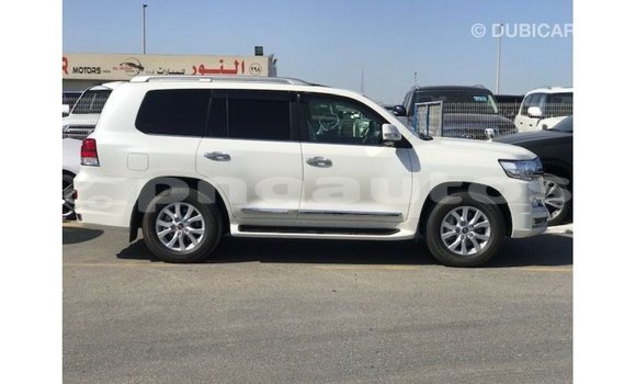 Buy Import Toyota Land Cruiser White Car in Import - Dubai in Enga Buy Import Toyota Land Cruiser White Car in Import - Dubai in Enga