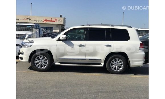 Buy Import Toyota Land Cruiser White Car in Import - Dubai in Enga Buy Import Toyota Land Cruiser White Car in Import - Dubai in Enga