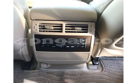 Buy Import Toyota Land Cruiser White Car in Import - Dubai in Enga Buy Import Toyota Land Cruiser White Car in Import - Dubai in Enga