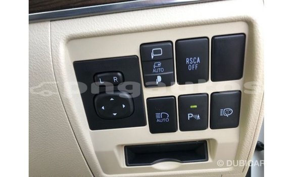 Buy Import Toyota Land Cruiser White Car in Import - Dubai in Enga Buy Import Toyota Land Cruiser White Car in Import - Dubai in Enga