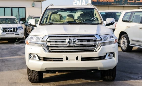 Buy Import Toyota Land Cruiser White Car in Import - Dubai in Enga Buy Import Toyota Land Cruiser White Car in Import - Dubai in Enga