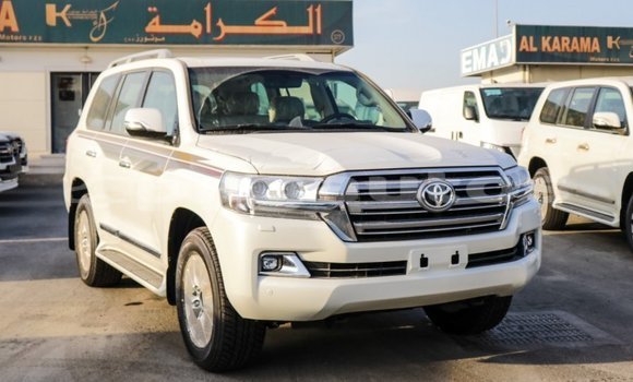 Buy Import Toyota Land Cruiser White Car in Import - Dubai in Enga Buy Import Toyota Land Cruiser White Car in Import - Dubai in Enga