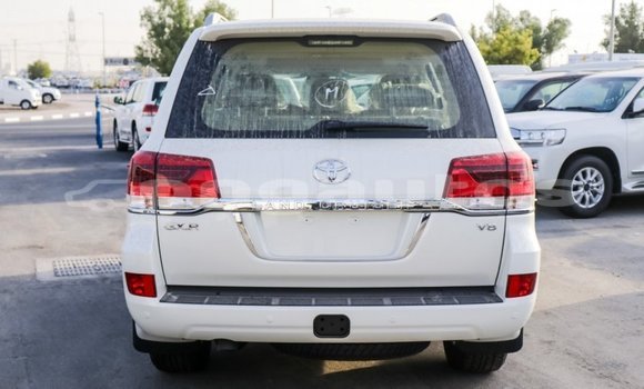 Buy Import Toyota Land Cruiser White Car in Import - Dubai in Enga Buy Import Toyota Land Cruiser White Car in Import - Dubai in Enga