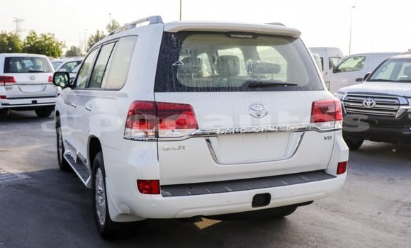 Buy Import Toyota Land Cruiser White Car in Import - Dubai in Enga Buy Import Toyota Land Cruiser White Car in Import - Dubai in Enga