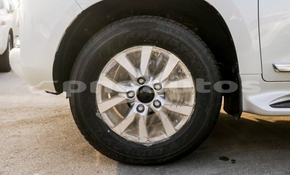 Buy Import Toyota Land Cruiser White Car in Import - Dubai in Enga Buy Import Toyota Land Cruiser White Car in Import - Dubai in Enga