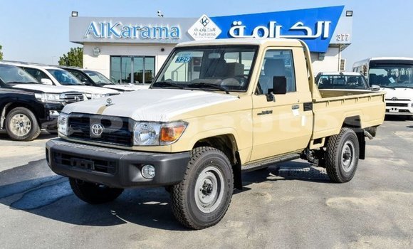 Acheter Import Voiture Toyota Land Cruiser Beige à Import - Dubai, Enga Acheter Import Voiture Toyota Land Cruiser Beige à Import - Dubai, Enga