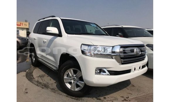 Buy Import Toyota Land Cruiser White Car in Import - Dubai in Enga Buy Import Toyota Land Cruiser White Car in Import - Dubai in Enga