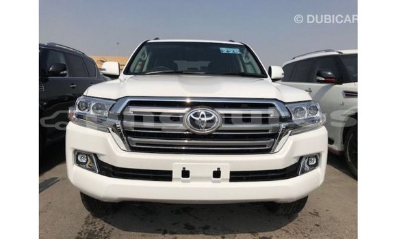 Buy Import Toyota Land Cruiser White Car in Import - Dubai in Enga Buy Import Toyota Land Cruiser White Car in Import - Dubai in Enga